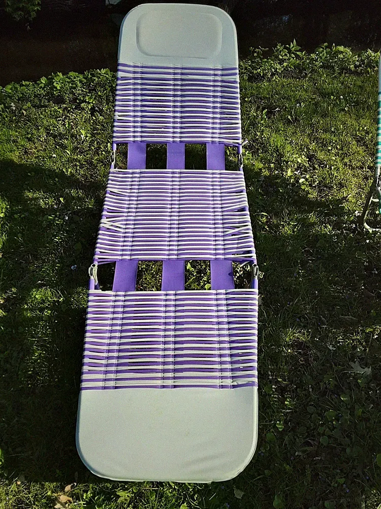 Vintage Chaise Lounge Pool Chair Lawn Beach Tri-Folding Jelly Tube Purple White