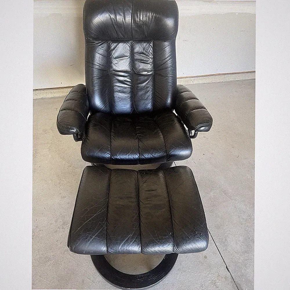 Vintage Ekornes Stressless Medium Black Royal Leather Recliner Chair & Ottoman