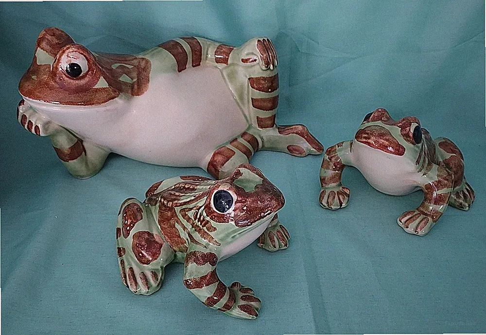 Vtg Brush McCoy 3 Piece Frog Group 10" Reclining Frog 2 5" Small Sitting Frogs